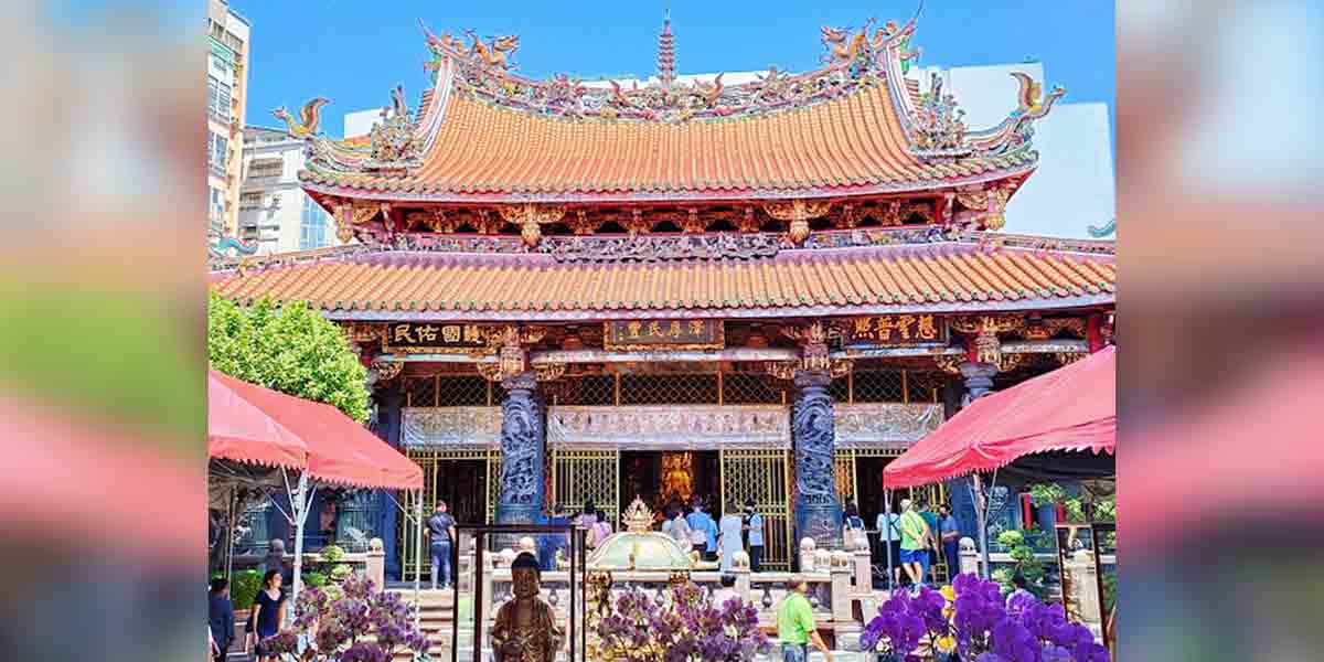 GlobeTrotter’s Guide — Taipei Walking Tour: Where History Meets Hustle