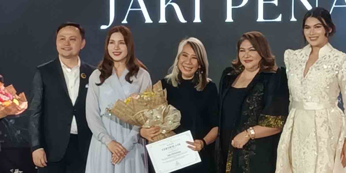 The Romance of Wedding Flares: A Night of Bridal Grandeur