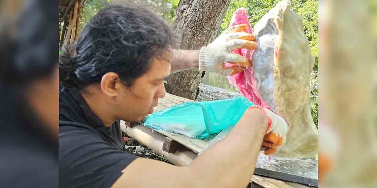 The Matter of Beings – Resin and Marble Cast Sculptures by Carlo de Laza