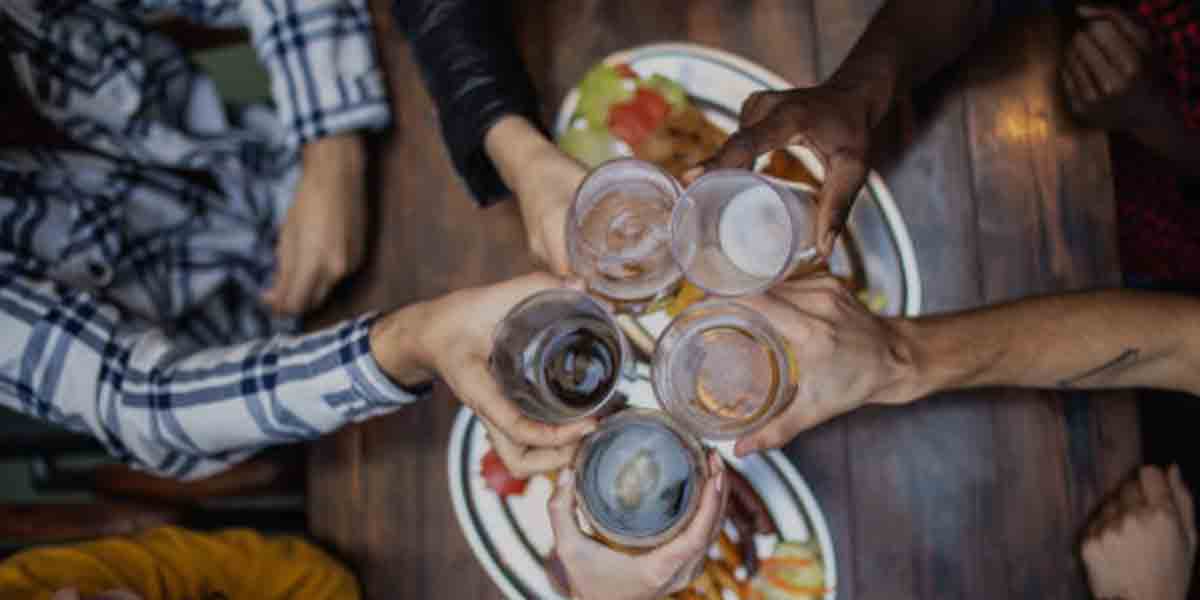 Experts warn new U.S. dietary guidelines downplay alcohol risks