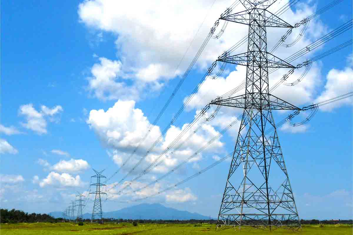 GRID STRESS: Thin power reserves raise summer outage risk